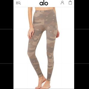 NWT Alo yoga putty camo leggings